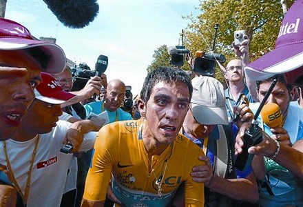 Contador, el 24 de julio, al terminar completamente extenuado la última contrarreloj del Tour, donde salvó el triunfo con mucha dificultad.