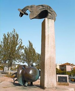 Monumento a los brigadistas 8 El símbolo de la caída del fascismo.