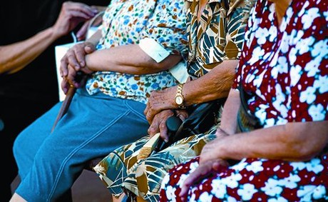 Un grupo de mujeres jubiladas, en Barcelona.