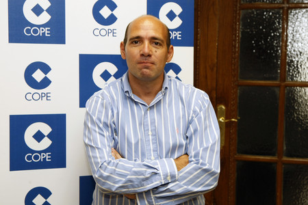 Juan Antonio Alcalá, presentador y director de 'El partido de las 12', de la COPE.