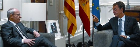 El 'president' de la Generalitat, Jos Montilla, y el jefe del Ejecutivo central, Jos Luis Rodrguez Zapatero, ayer, durante la entrevista que mantuvieron en el palacio de la Moncloa.