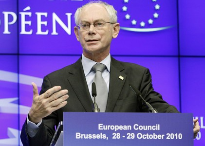 El presidente de la UE, Herman Van Rompuy, en la conferencia de prensa de hoy en Bruselas. 
