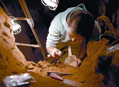 Trabajos en el yacimiento neandertal de El Sidrón, en Asturias.
