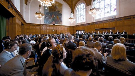 El Tribunal de La Haya anuncia públicamente su veredicto sobre Kosovo, ayer.