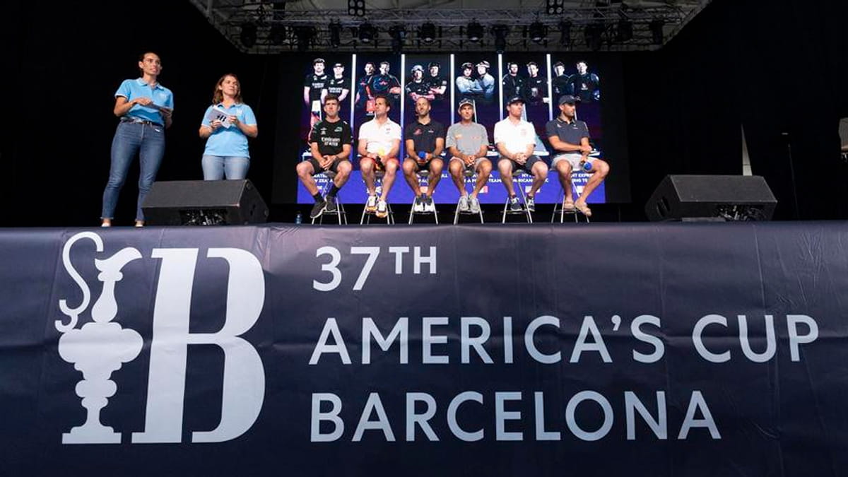 La Copa América de vela iza las velas en Vilanova i la Geltrú / FERRAN NADEU