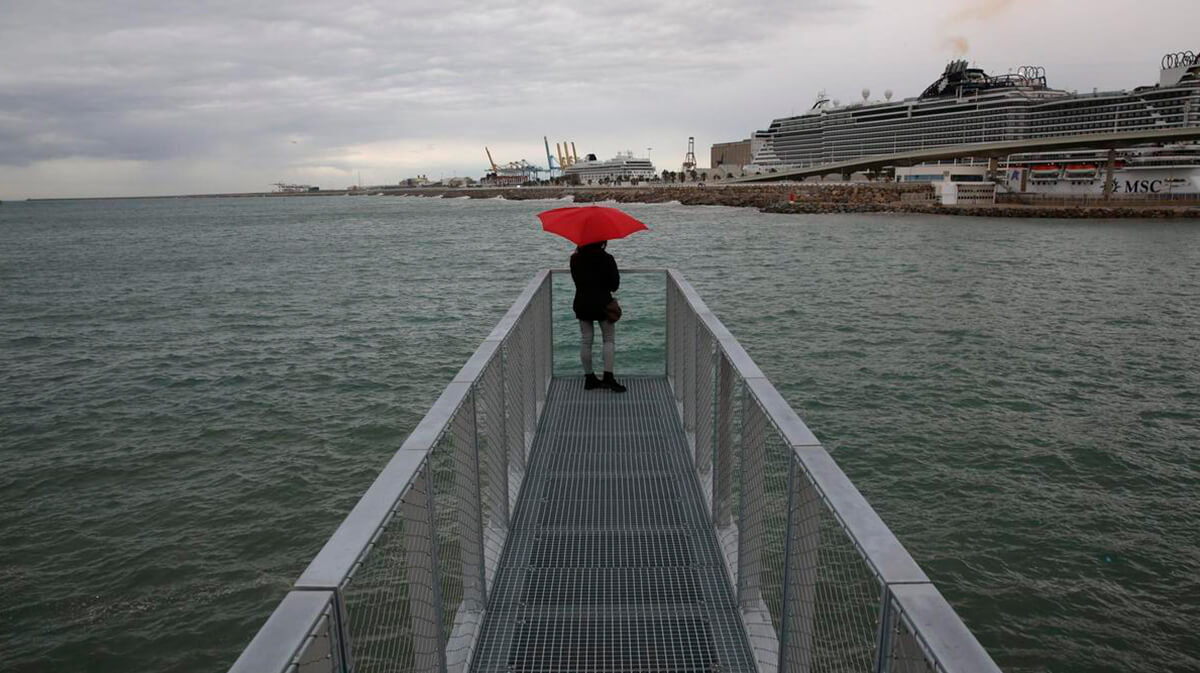 Barcelona culmina la recuperación del Rompeolas con una rambla y el edificio Mirador