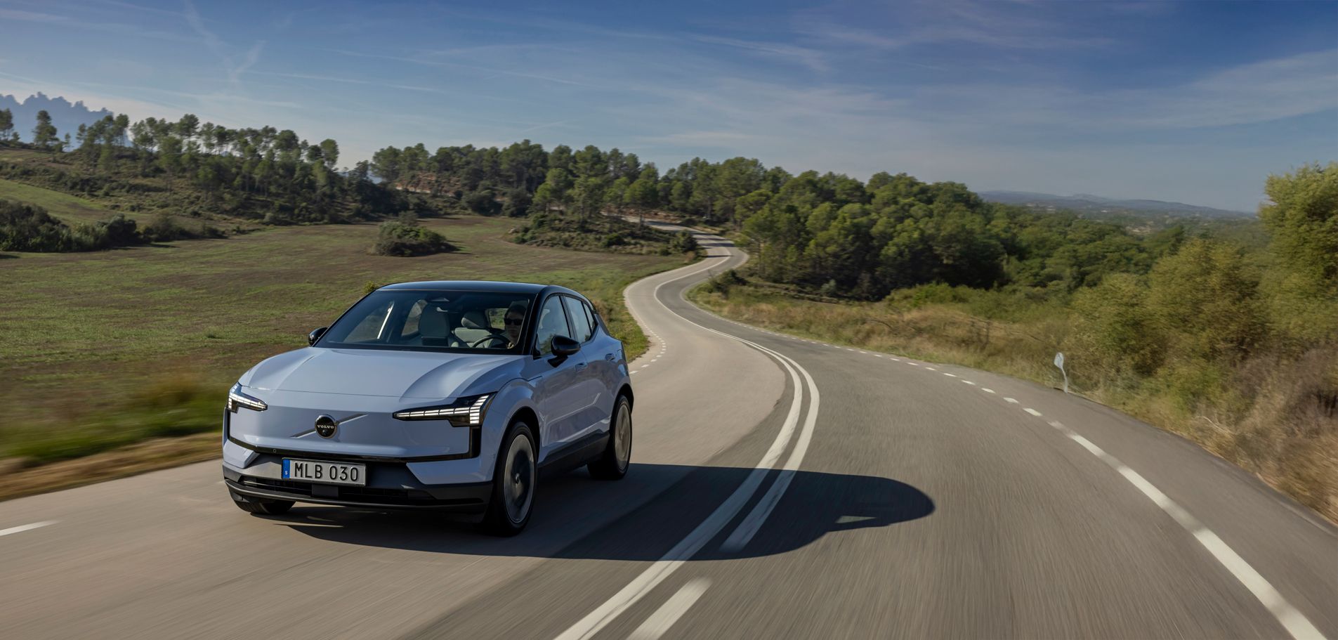 De proporciones equilibradas y estilo minimalista, destaca por su autonomía eléctrica, rendimiento de sus mecánicas y el equipamiento seguridad.