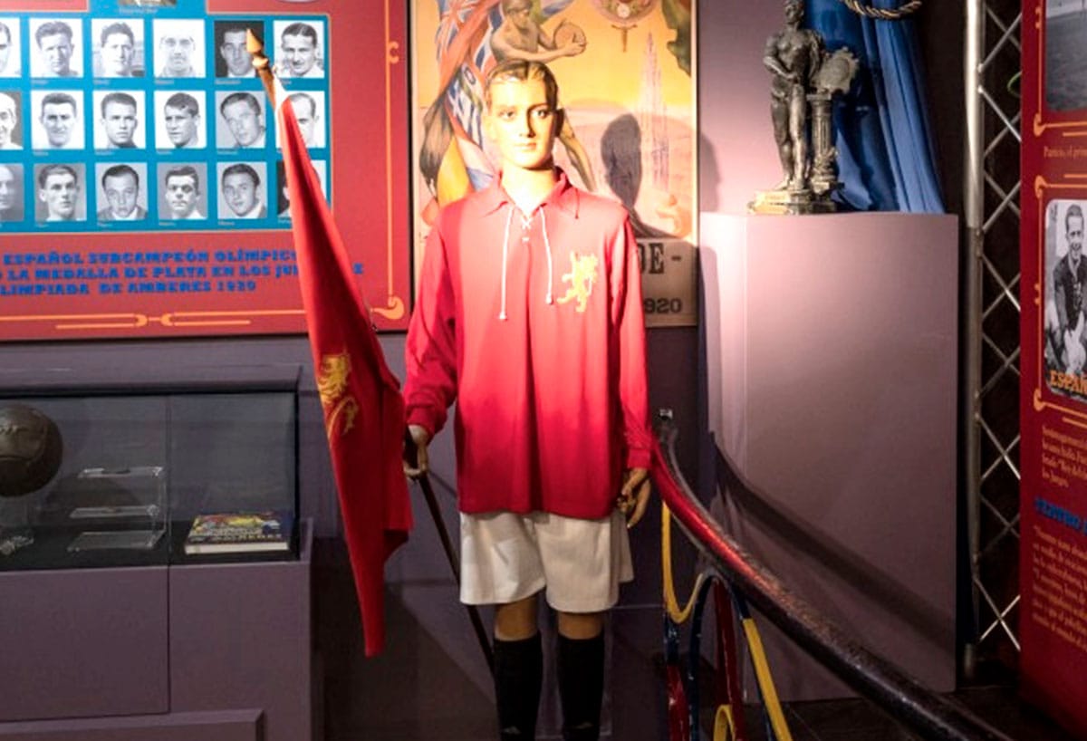 El día que los españoles comenzaron a dar patadas a un balón: así cuenta el Museo del Fútbol la historia de España